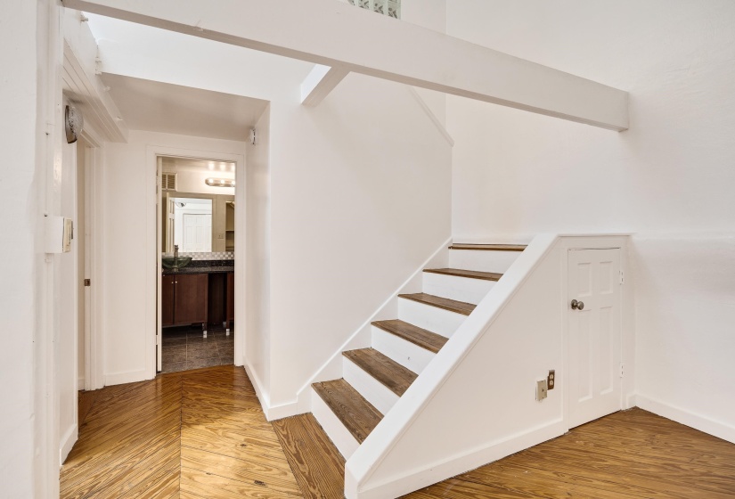 107 FRONT ST, Memphis, Tennessee 38103, 2 Bedrooms Bedrooms, 6 Rooms Rooms,2 BathroomsBathrooms,Residential,For Sale,FRONT,10192038