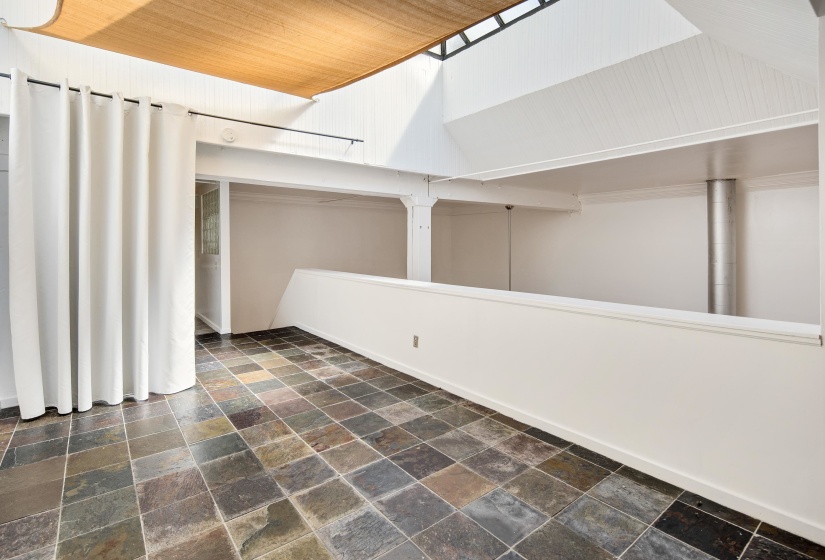 107 FRONT ST, Memphis, Tennessee 38103, 2 Bedrooms Bedrooms, 6 Rooms Rooms,2 BathroomsBathrooms,Residential,For Sale,FRONT,10192038