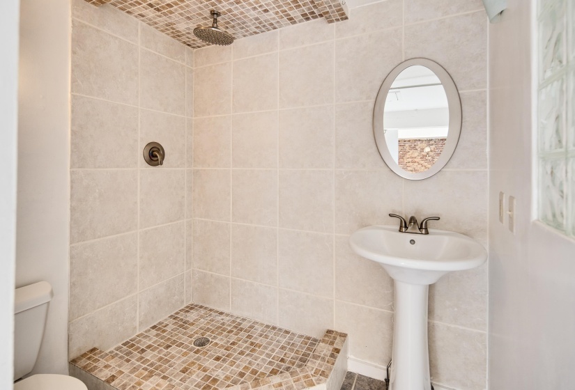 107 FRONT ST, Memphis, Tennessee 38103, 2 Bedrooms Bedrooms, 6 Rooms Rooms,2 BathroomsBathrooms,Residential,For Sale,FRONT,10192038