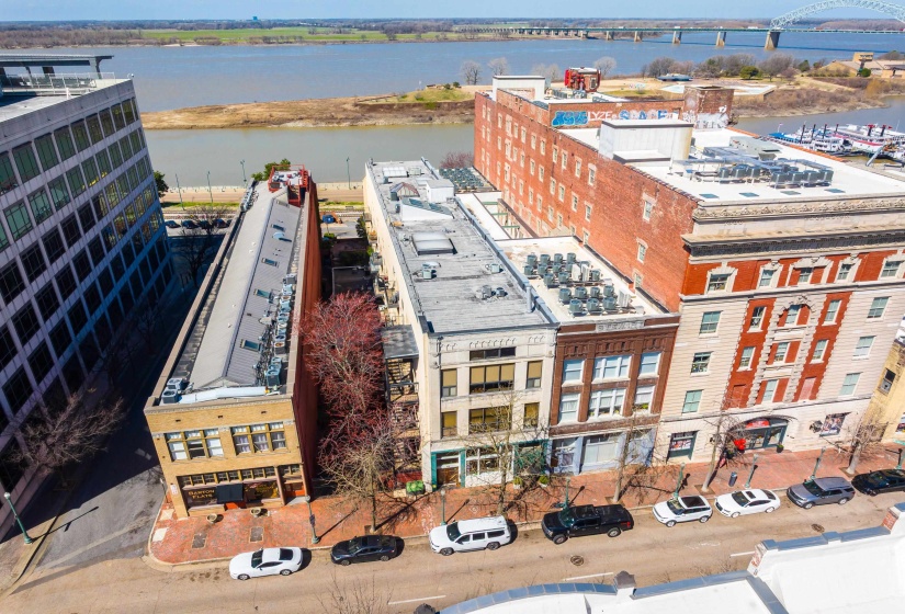 107 FRONT ST, Memphis, Tennessee 38103, 2 Bedrooms Bedrooms, 6 Rooms Rooms,2 BathroomsBathrooms,Residential,For Sale,FRONT,10192038