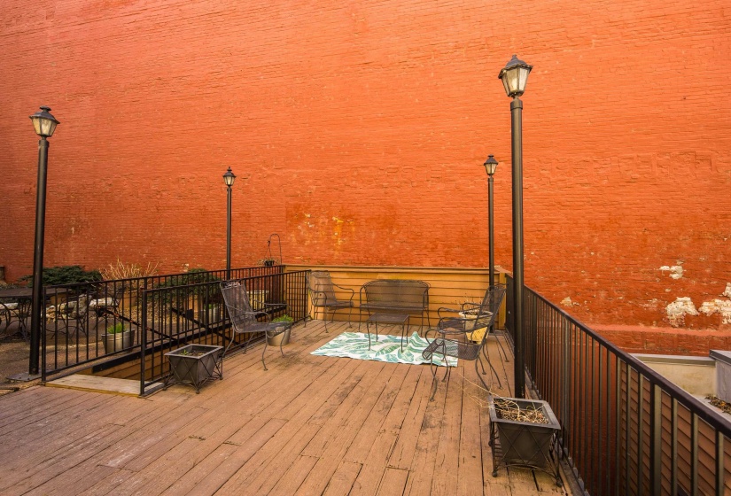 107 FRONT ST, Memphis, Tennessee 38103, 2 Bedrooms Bedrooms, 6 Rooms Rooms,2 BathroomsBathrooms,Residential,For Sale,FRONT,10192038