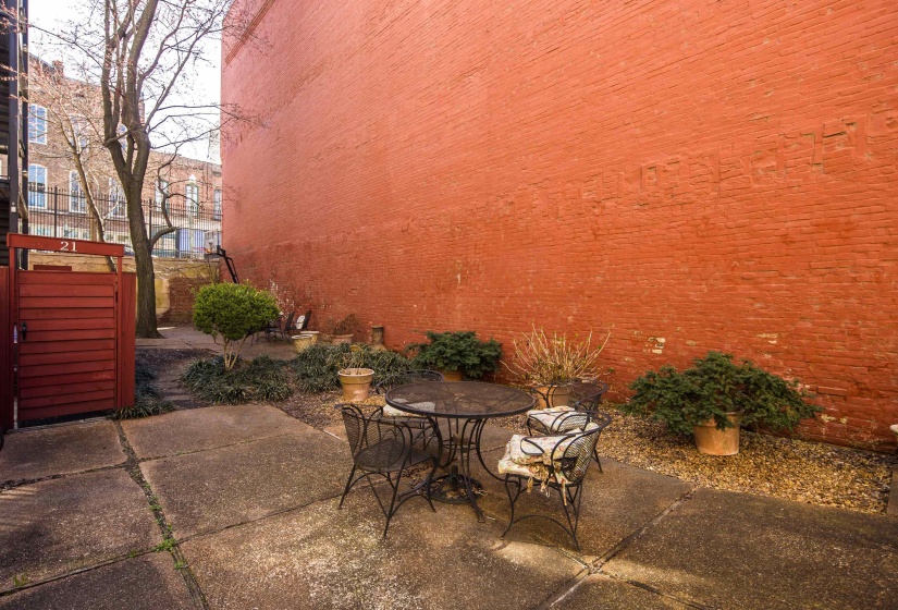 107 FRONT ST, Memphis, Tennessee 38103, 2 Bedrooms Bedrooms, 6 Rooms Rooms,2 BathroomsBathrooms,Residential,For Sale,FRONT,10192038