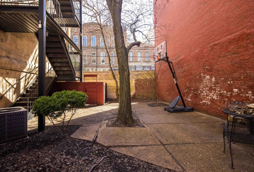 107 FRONT ST, Memphis, Tennessee 38103, 2 Bedrooms Bedrooms, 6 Rooms Rooms,2 BathroomsBathrooms,Residential,For Sale,FRONT,10192038