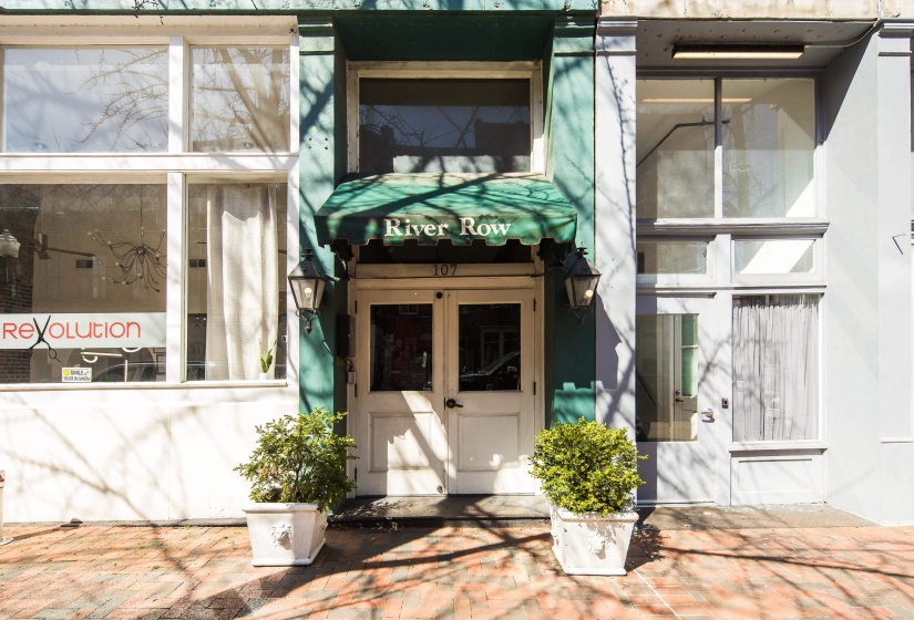 107 FRONT ST, Memphis, Tennessee 38103, 2 Bedrooms Bedrooms, 6 Rooms Rooms,2 BathroomsBathrooms,Residential,For Sale,FRONT,10192038