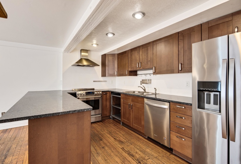 107 FRONT ST, Memphis, Tennessee 38103, 2 Bedrooms Bedrooms, 6 Rooms Rooms,2 BathroomsBathrooms,Residential,For Sale,FRONT,10192038