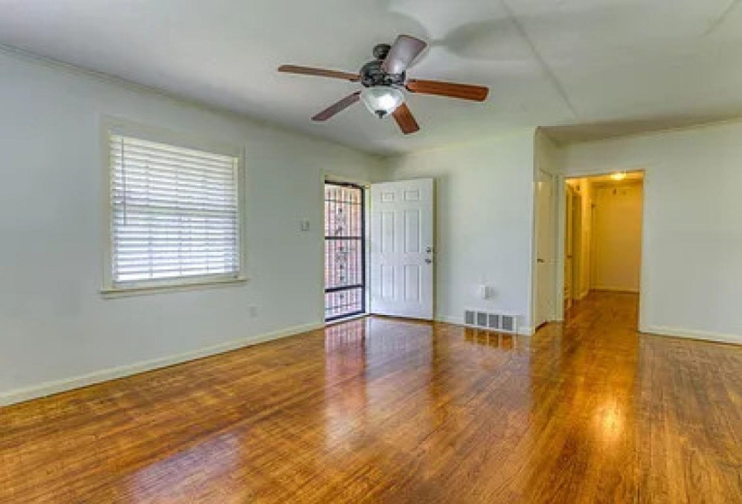 1175 MT MORIAH RD, Memphis, Tennessee 38117, 4 Bedrooms Bedrooms, 7 Rooms Rooms,2 BathroomsBathrooms,Residential,For Sale,MT MORIAH,10192573