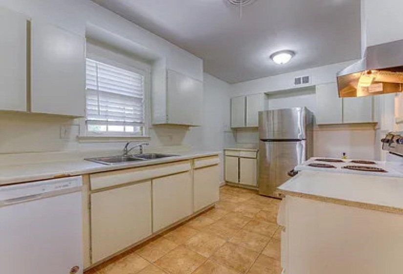 1175 MT MORIAH RD, Memphis, Tennessee 38117, 4 Bedrooms Bedrooms, 7 Rooms Rooms,2 BathroomsBathrooms,Residential,For Sale,MT MORIAH,10192573