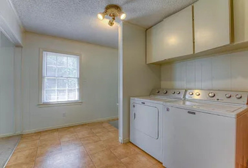 1175 MT MORIAH RD, Memphis, Tennessee 38117, 4 Bedrooms Bedrooms, 7 Rooms Rooms,2 BathroomsBathrooms,Residential,For Sale,MT MORIAH,10192573
