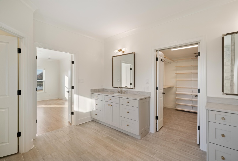 1640 QUINN RD, Collierville, Tennessee 38017, 5 Bedrooms Bedrooms, 11 Rooms Rooms,6.1 BathroomsBathrooms,Residential,For Sale,QUINN,10187125