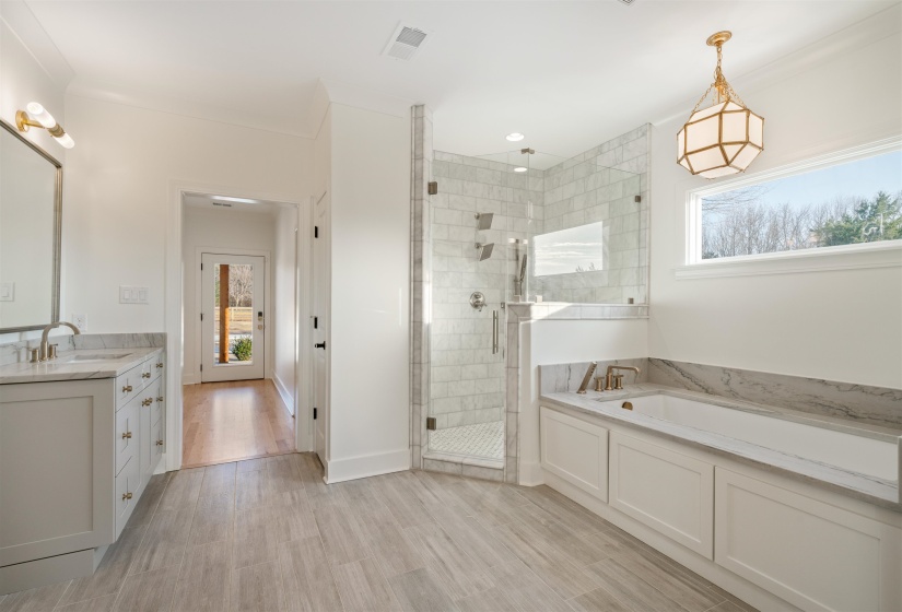 1640 QUINN RD, Collierville, Tennessee 38017, 5 Bedrooms Bedrooms, 11 Rooms Rooms,6.1 BathroomsBathrooms,Residential,For Sale,QUINN,10187125