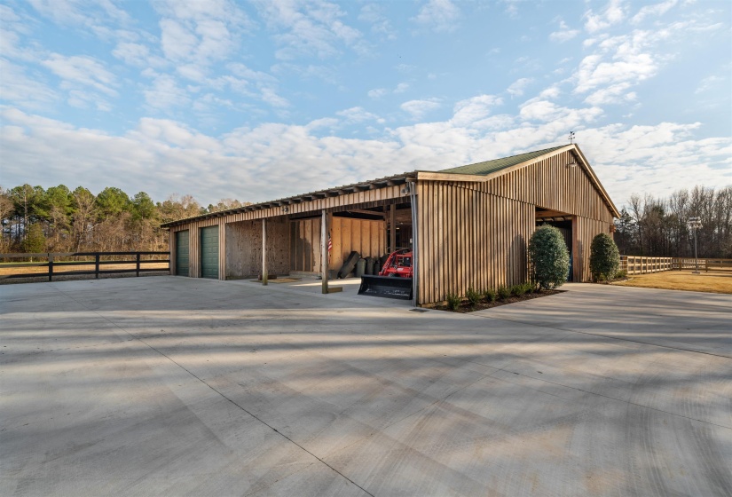 1640 QUINN RD, Collierville, Tennessee 38017, 5 Bedrooms Bedrooms, 11 Rooms Rooms,6.1 BathroomsBathrooms,Residential,For Sale,QUINN,10187125