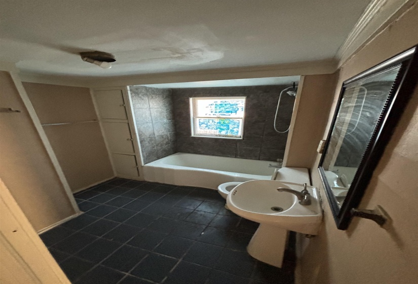 Bathroom with bathing tub / shower combination and a sink