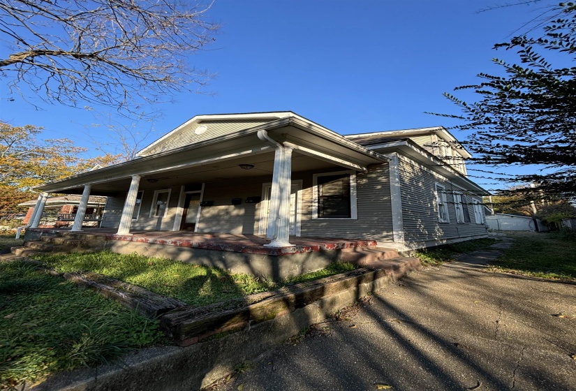 1920 OLIVER AVE, Memphis, Tennessee 38104, 7 Bedrooms Bedrooms, 10 Rooms Rooms,3 BathroomsBathrooms,Residential,For Sale,OLIVER,10192859