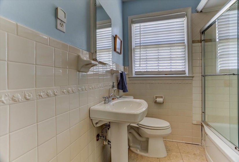 428 SWAN RIDGE CIR, Memphis, Tennessee 38122, 3 Bedrooms Bedrooms, 7 Rooms Rooms,1.1 BathroomsBathrooms,Residential,For Sale,SWAN RIDGE,10193054