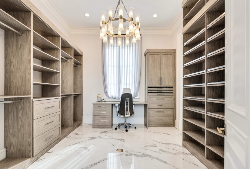 6211 DOVECOTE LN, Memphis, Tennessee 38120, 5 Bedrooms Bedrooms, 12 Rooms Rooms,5.2 BathroomsBathrooms,Residential,For Sale,DOVECOTE,10193152