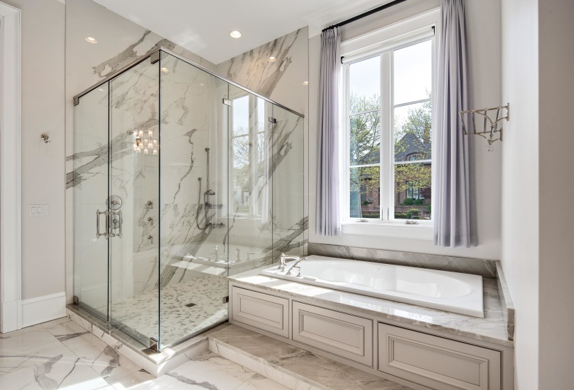 6211 DOVECOTE LN, Memphis, Tennessee 38120, 5 Bedrooms Bedrooms, 12 Rooms Rooms,5.2 BathroomsBathrooms,Residential,For Sale,DOVECOTE,10193152