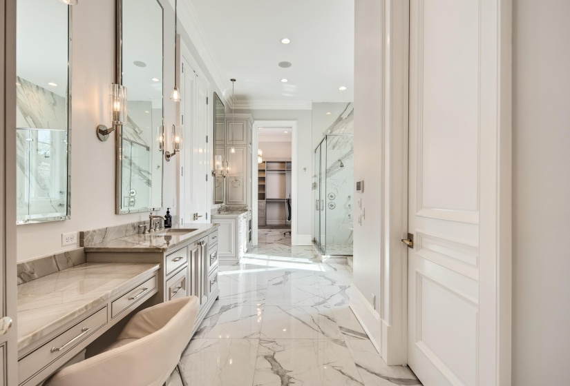 6211 DOVECOTE LN, Memphis, Tennessee 38120, 5 Bedrooms Bedrooms, 12 Rooms Rooms,5.2 BathroomsBathrooms,Residential,For Sale,DOVECOTE,10193152