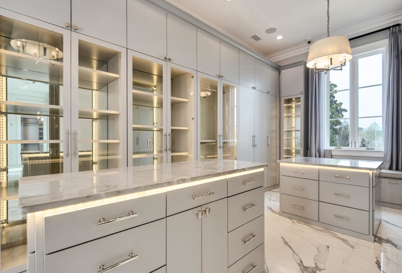 6211 DOVECOTE LN, Memphis, Tennessee 38120, 5 Bedrooms Bedrooms, 12 Rooms Rooms,5.2 BathroomsBathrooms,Residential,For Sale,DOVECOTE,10193152