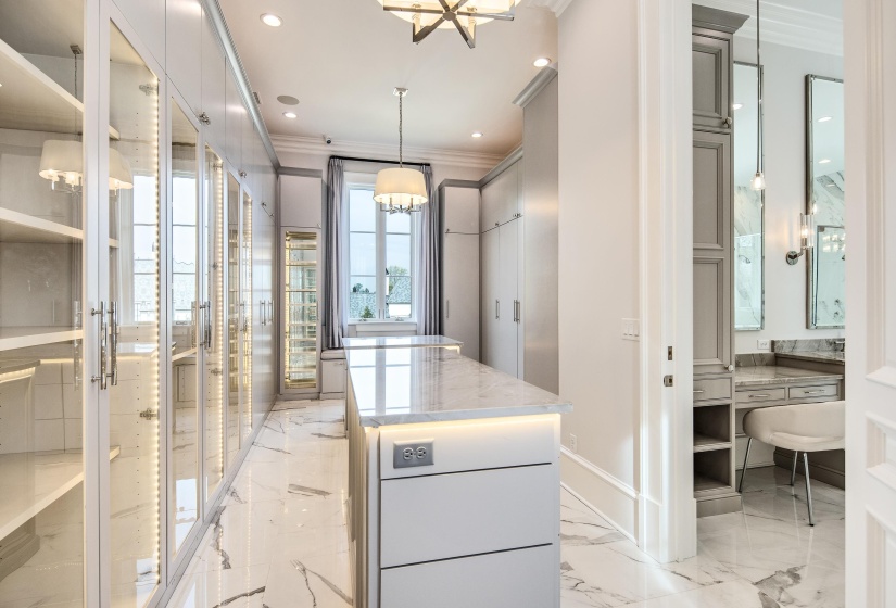 6211 DOVECOTE LN, Memphis, Tennessee 38120, 5 Bedrooms Bedrooms, 12 Rooms Rooms,5.2 BathroomsBathrooms,Residential,For Sale,DOVECOTE,10193152