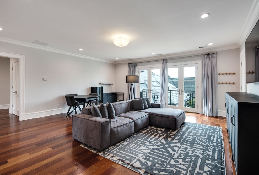 6211 DOVECOTE LN, Memphis, Tennessee 38120, 5 Bedrooms Bedrooms, 12 Rooms Rooms,5.2 BathroomsBathrooms,Residential,For Sale,DOVECOTE,10193152