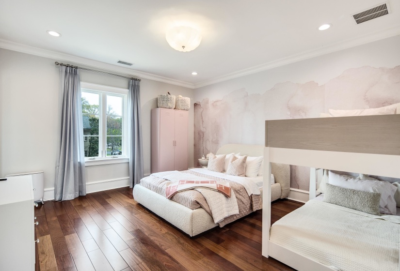 6211 DOVECOTE LN, Memphis, Tennessee 38120, 5 Bedrooms Bedrooms, 12 Rooms Rooms,5.2 BathroomsBathrooms,Residential,For Sale,DOVECOTE,10193152