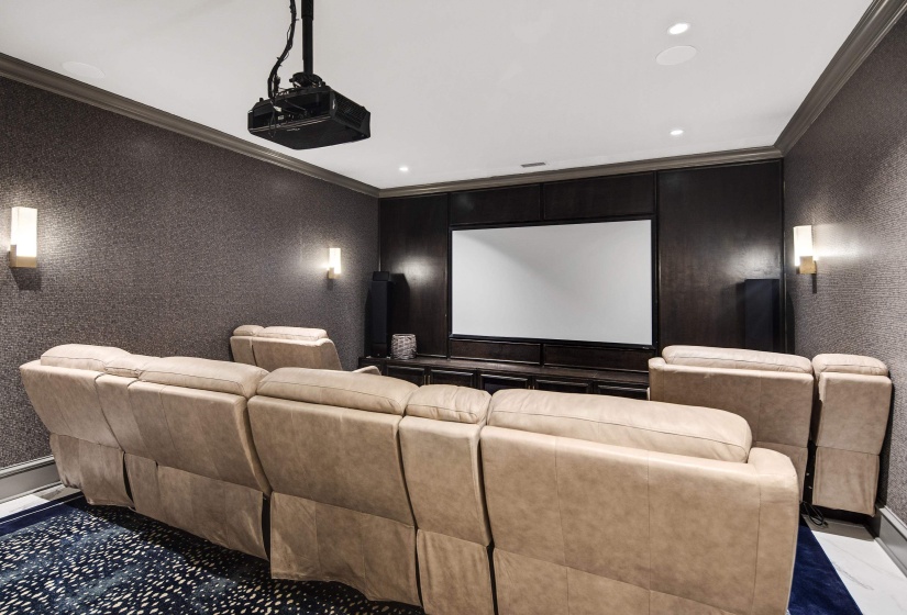 6211 DOVECOTE LN, Memphis, Tennessee 38120, 5 Bedrooms Bedrooms, 12 Rooms Rooms,5.2 BathroomsBathrooms,Residential,For Sale,DOVECOTE,10193152