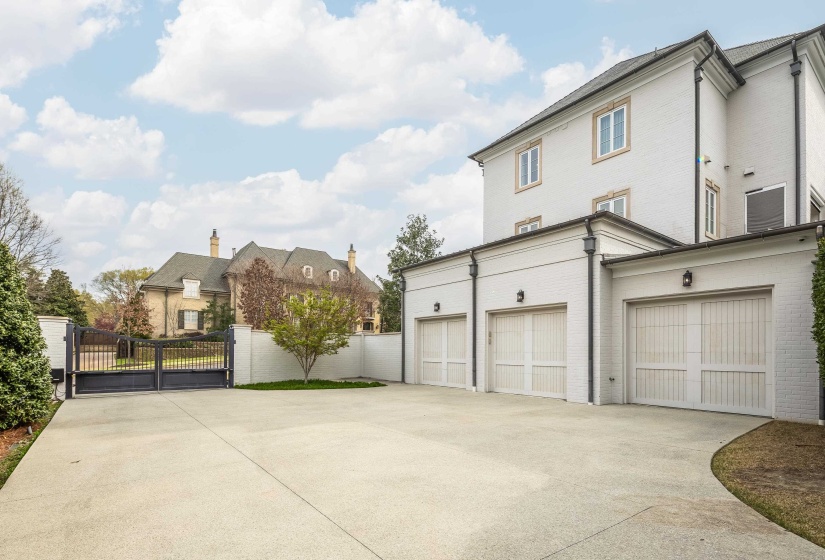 6211 DOVECOTE LN, Memphis, Tennessee 38120, 5 Bedrooms Bedrooms, 12 Rooms Rooms,5.2 BathroomsBathrooms,Residential,For Sale,DOVECOTE,10193152