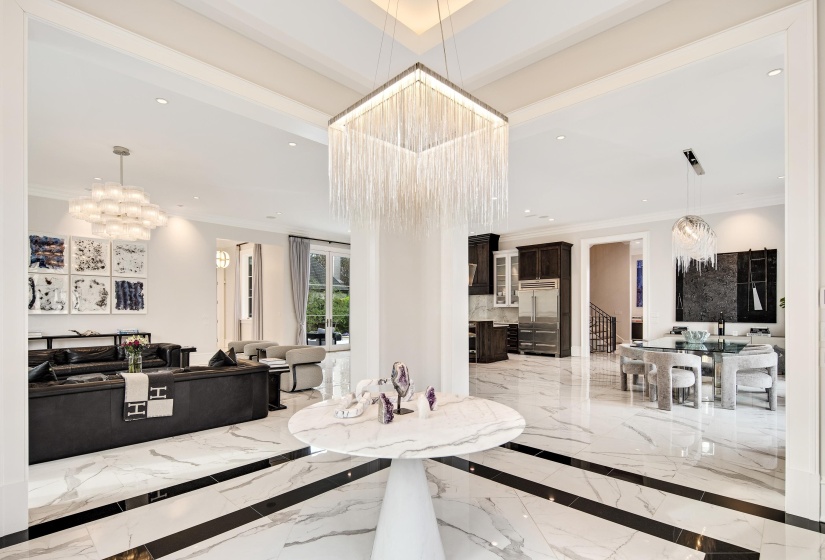 6211 DOVECOTE LN, Memphis, Tennessee 38120, 5 Bedrooms Bedrooms, 12 Rooms Rooms,5.2 BathroomsBathrooms,Residential,For Sale,DOVECOTE,10193152