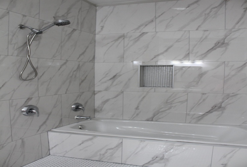 Full bath featuring tiled shower / bath combo