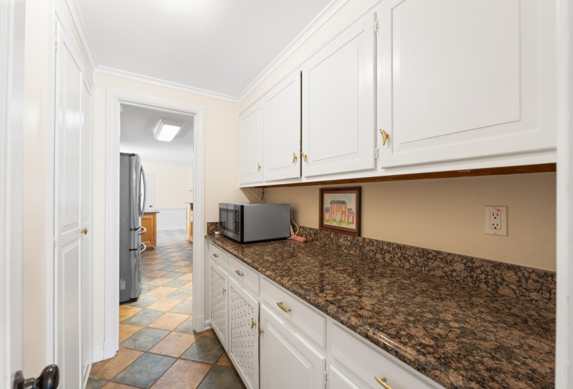 5360 NORMANDY AVE, Memphis, Tennessee 38120, 6 Bedrooms Bedrooms, 11 Rooms Rooms,4.1 BathroomsBathrooms,Residential,For Sale,NORMANDY,10193242