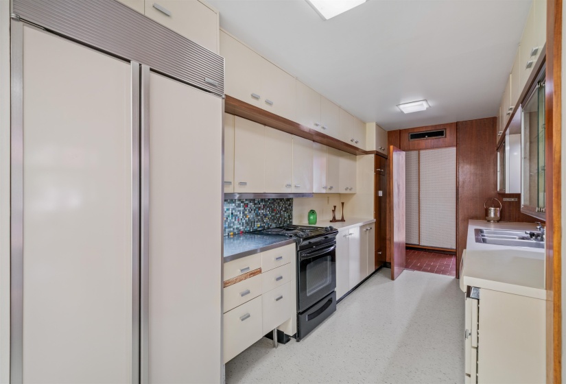 150 WARING RD, Memphis, Tennessee 38117, 3 Bedrooms Bedrooms, 10 Rooms Rooms,3.1 BathroomsBathrooms,Residential,For Sale,WARING,10193328
