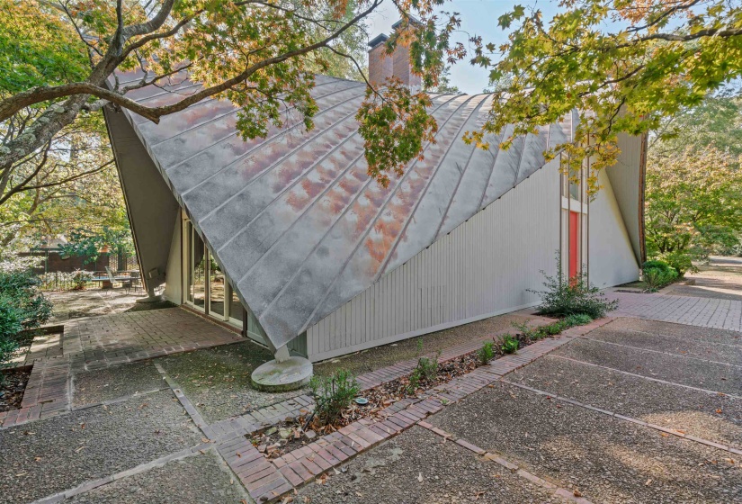 150 WARING RD, Memphis, Tennessee 38117, 3 Bedrooms Bedrooms, 10 Rooms Rooms,3.1 BathroomsBathrooms,Residential,For Sale,WARING,10193328