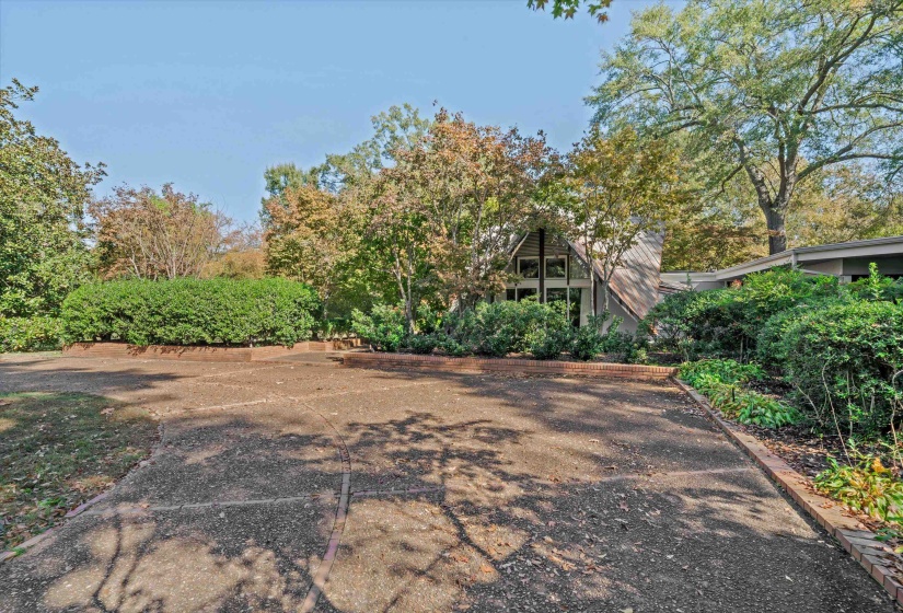 150 WARING RD, Memphis, Tennessee 38117, 3 Bedrooms Bedrooms, 10 Rooms Rooms,3.1 BathroomsBathrooms,Residential,For Sale,WARING,10193328