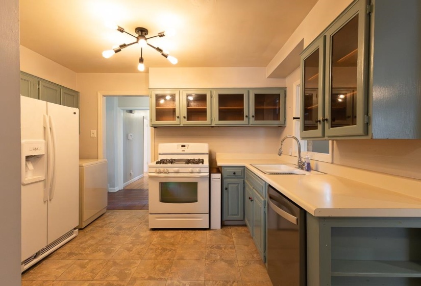 1089 IVY RD, Memphis, Tennessee 38117, 3 Bedrooms Bedrooms, 6 Rooms Rooms,2 BathroomsBathrooms,Residential,For Sale,IVY,10193426