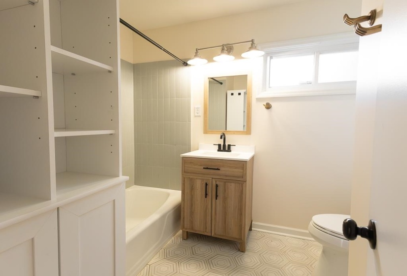 1089 IVY RD, Memphis, Tennessee 38117, 3 Bedrooms Bedrooms, 6 Rooms Rooms,2 BathroomsBathrooms,Residential,For Sale,IVY,10193426