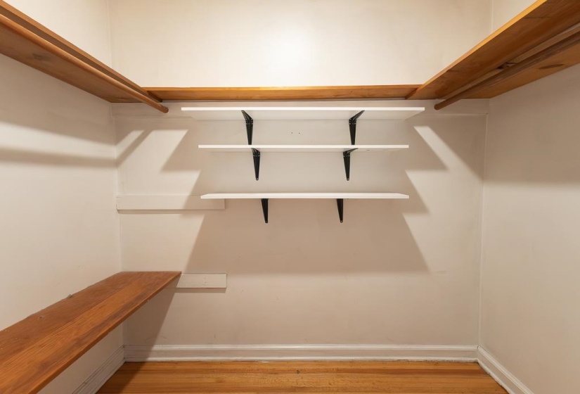 1089 IVY RD, Memphis, Tennessee 38117, 3 Bedrooms Bedrooms, 6 Rooms Rooms,2 BathroomsBathrooms,Residential,For Sale,IVY,10193426