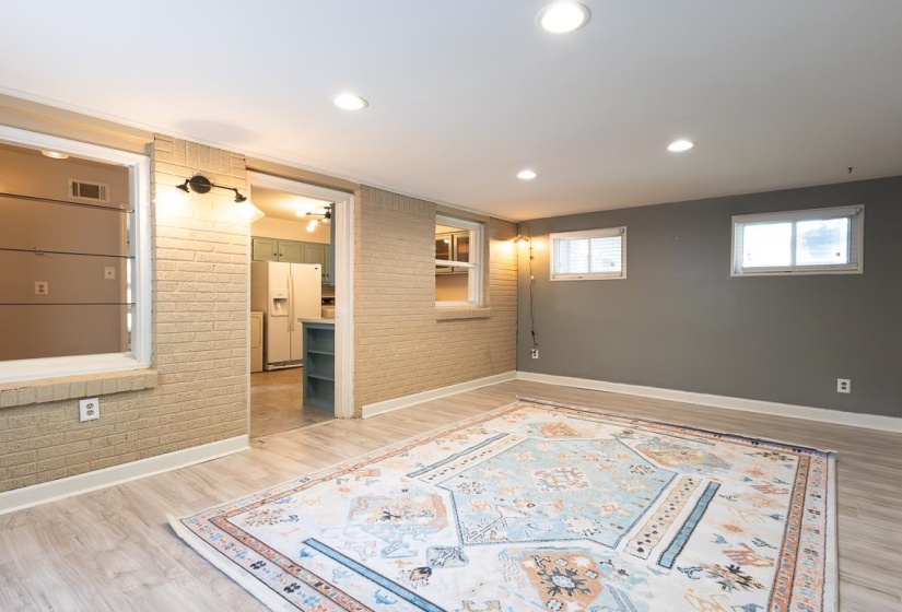 1089 IVY RD, Memphis, Tennessee 38117, 3 Bedrooms Bedrooms, 6 Rooms Rooms,2 BathroomsBathrooms,Residential,For Sale,IVY,10193426