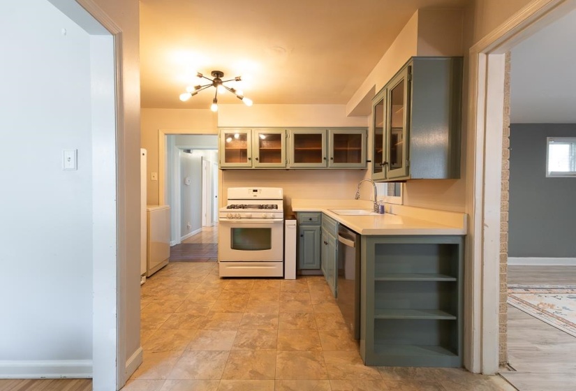 1089 IVY RD, Memphis, Tennessee 38117, 3 Bedrooms Bedrooms, 6 Rooms Rooms,2 BathroomsBathrooms,Residential,For Sale,IVY,10193426