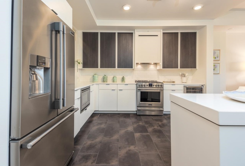 717 RIVERSIDE DR, Memphis, Tennessee 38103, 3 Bedrooms Bedrooms, 6 Rooms Rooms,3 BathroomsBathrooms,Residential,For Sale,RIVERSIDE,10193512