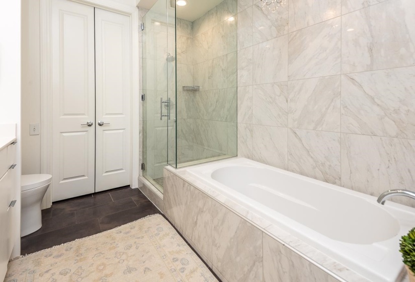 717 RIVERSIDE DR, Memphis, Tennessee 38103, 3 Bedrooms Bedrooms, 6 Rooms Rooms,3 BathroomsBathrooms,Residential,For Sale,RIVERSIDE,10193512