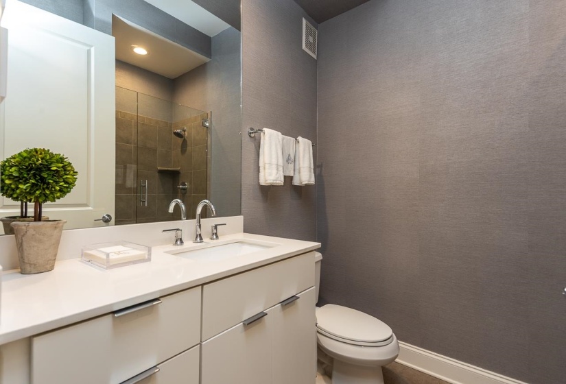 717 RIVERSIDE DR, Memphis, Tennessee 38103, 3 Bedrooms Bedrooms, 6 Rooms Rooms,3 BathroomsBathrooms,Residential,For Sale,RIVERSIDE,10193512