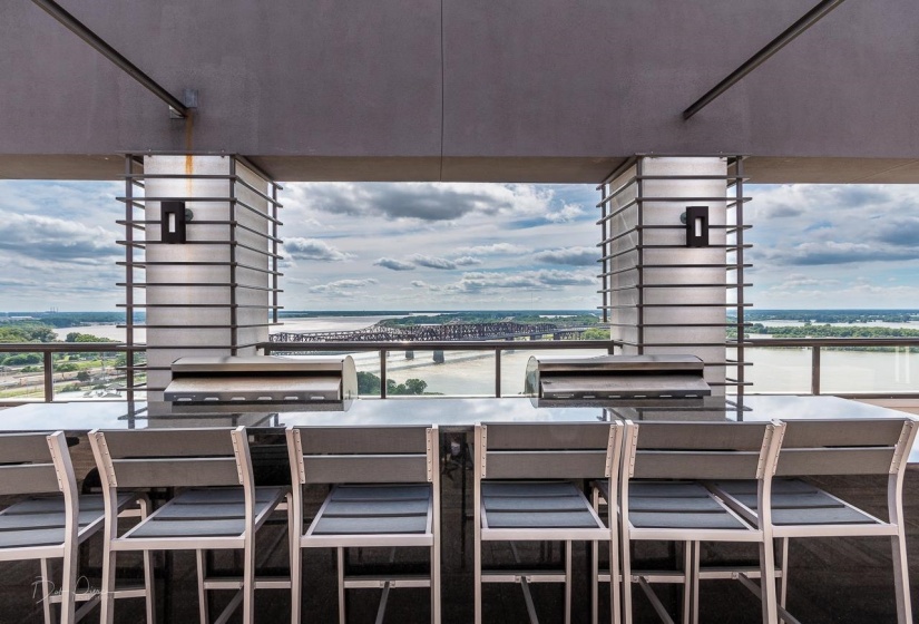 717 RIVERSIDE DR, Memphis, Tennessee 38103, 3 Bedrooms Bedrooms, 6 Rooms Rooms,3 BathroomsBathrooms,Residential,For Sale,RIVERSIDE,10193512