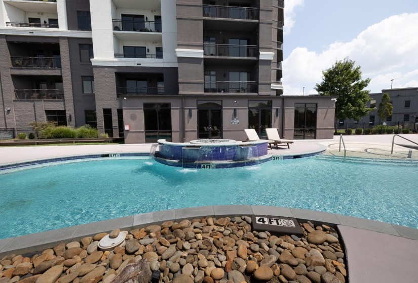 717 RIVERSIDE DR, Memphis, Tennessee 38103, 3 Bedrooms Bedrooms, 6 Rooms Rooms,3 BathroomsBathrooms,Residential,For Sale,RIVERSIDE,10193512