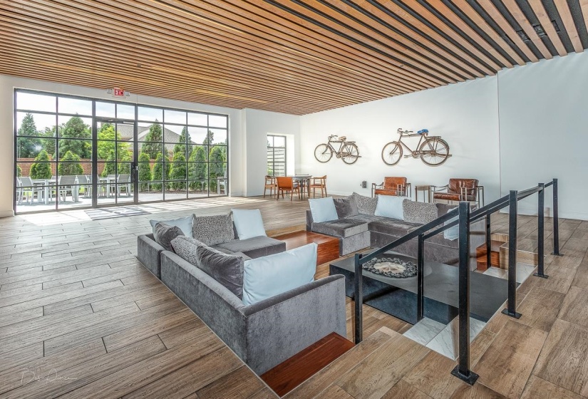 Equipped with three flat screens, working kitchen, a catering kitchen, dining area and fire feature. Available for reservations.