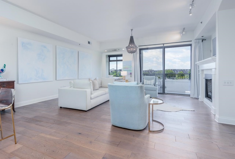 717 RIVERSIDE DR, Memphis, Tennessee 38103, 3 Bedrooms Bedrooms, 6 Rooms Rooms,3 BathroomsBathrooms,Residential,For Sale,RIVERSIDE,10193512