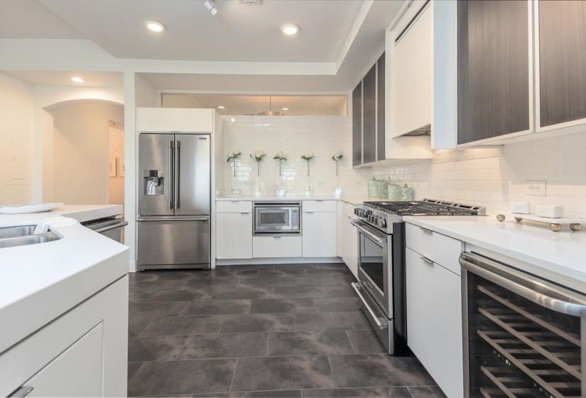 717 RIVERSIDE DR, Memphis, Tennessee 38103, 3 Bedrooms Bedrooms, 6 Rooms Rooms,3 BathroomsBathrooms,Residential,For Sale,RIVERSIDE,10193512