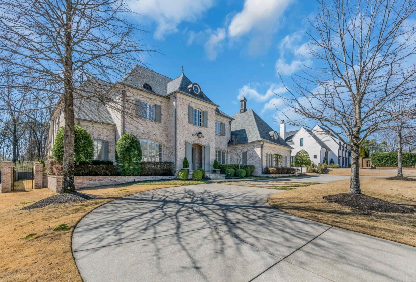 9125 BELLE FLEURS CV, Germantown, Tennessee 38139, 5 Bedrooms Bedrooms, 12 Rooms Rooms,4.2 BathroomsBathrooms,Residential,For Sale,BELLE FLEURS,10193659