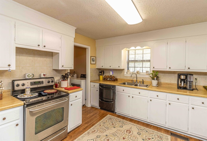 142 TREECE ST, Selmer, Tennessee 38375, 3 Bedrooms Bedrooms, 11 Rooms Rooms,3 BathroomsBathrooms,Residential,For Sale,TREECE,10193709