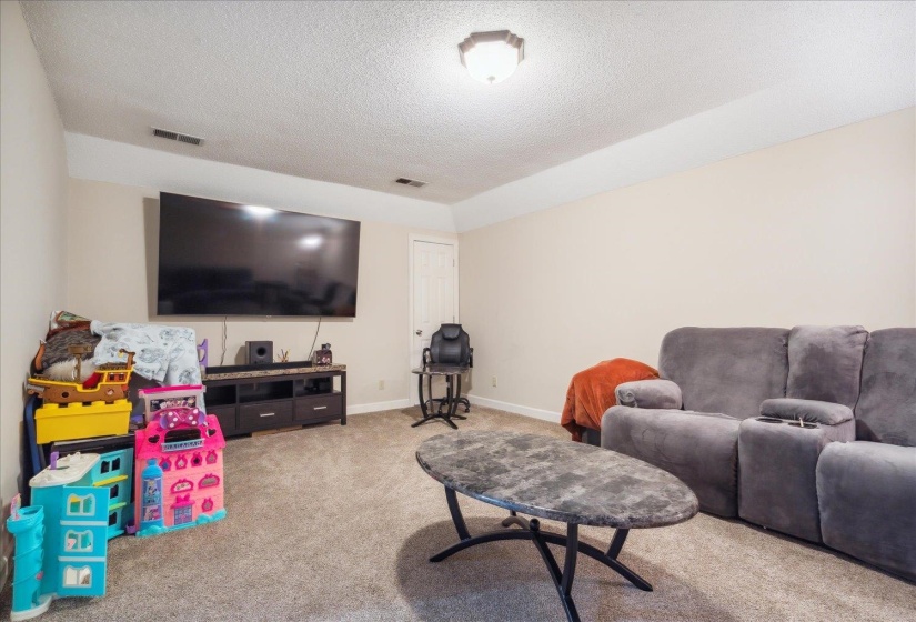 9280 ELLEN DAVIES DR, Bartlett, Tennessee 38133, 6 Bedrooms Bedrooms, 12 Rooms Rooms,5.1 BathroomsBathrooms,Residential,For Sale,ELLEN DAVIES,10193757