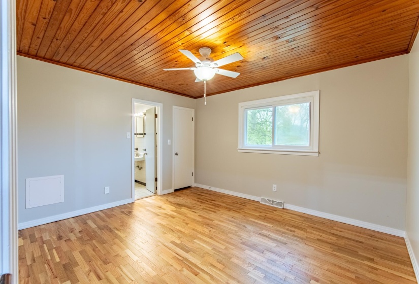 370 BOWEN DR, Savannah, Tennessee 38372, 3 Bedrooms Bedrooms, 9 Rooms Rooms,3 BathroomsBathrooms,Residential,For Sale,BOWEN,10193853